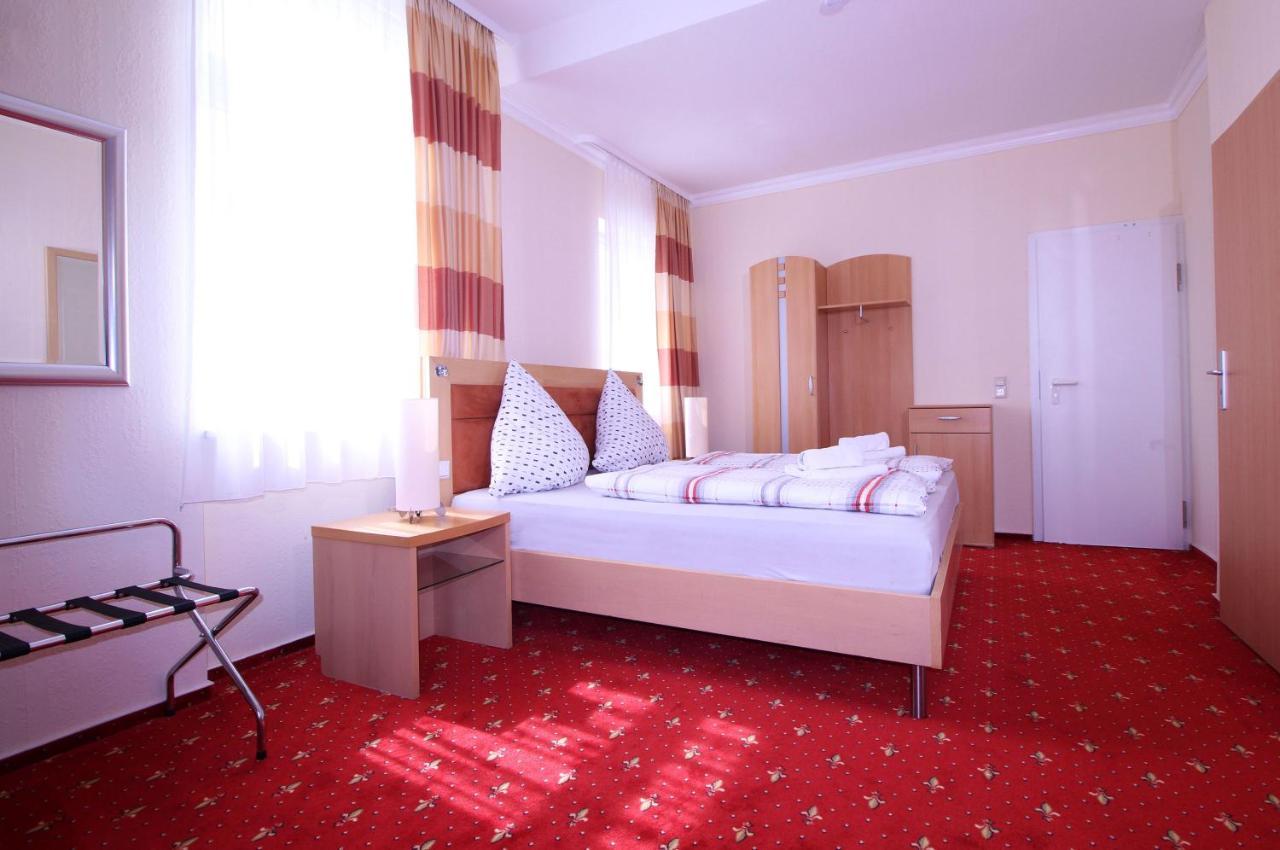 Hotel Neustaedter Hof Titisee-Neustadt Bagian luar foto
